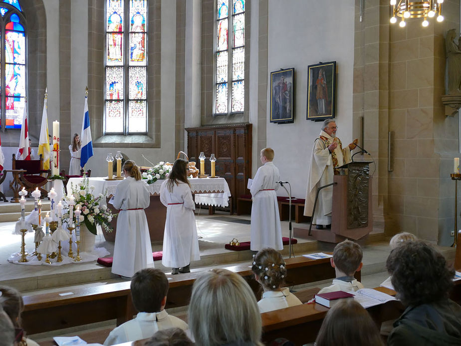 1. Heilige Kommunion in St. Crescentius (Foto: Karl-Franz Thiede)